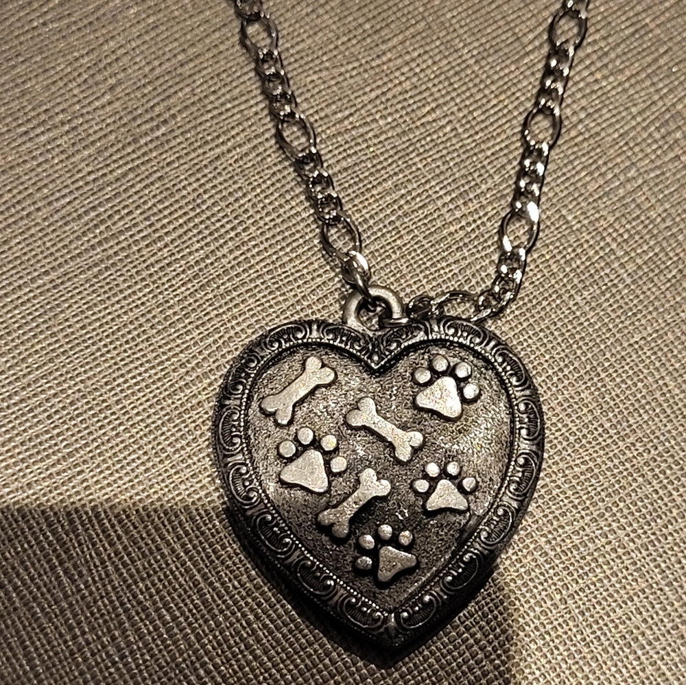 1928 PEWTER HEART PAWS AND BONES NECKLACE 28 IN. - Picture 4 of 10